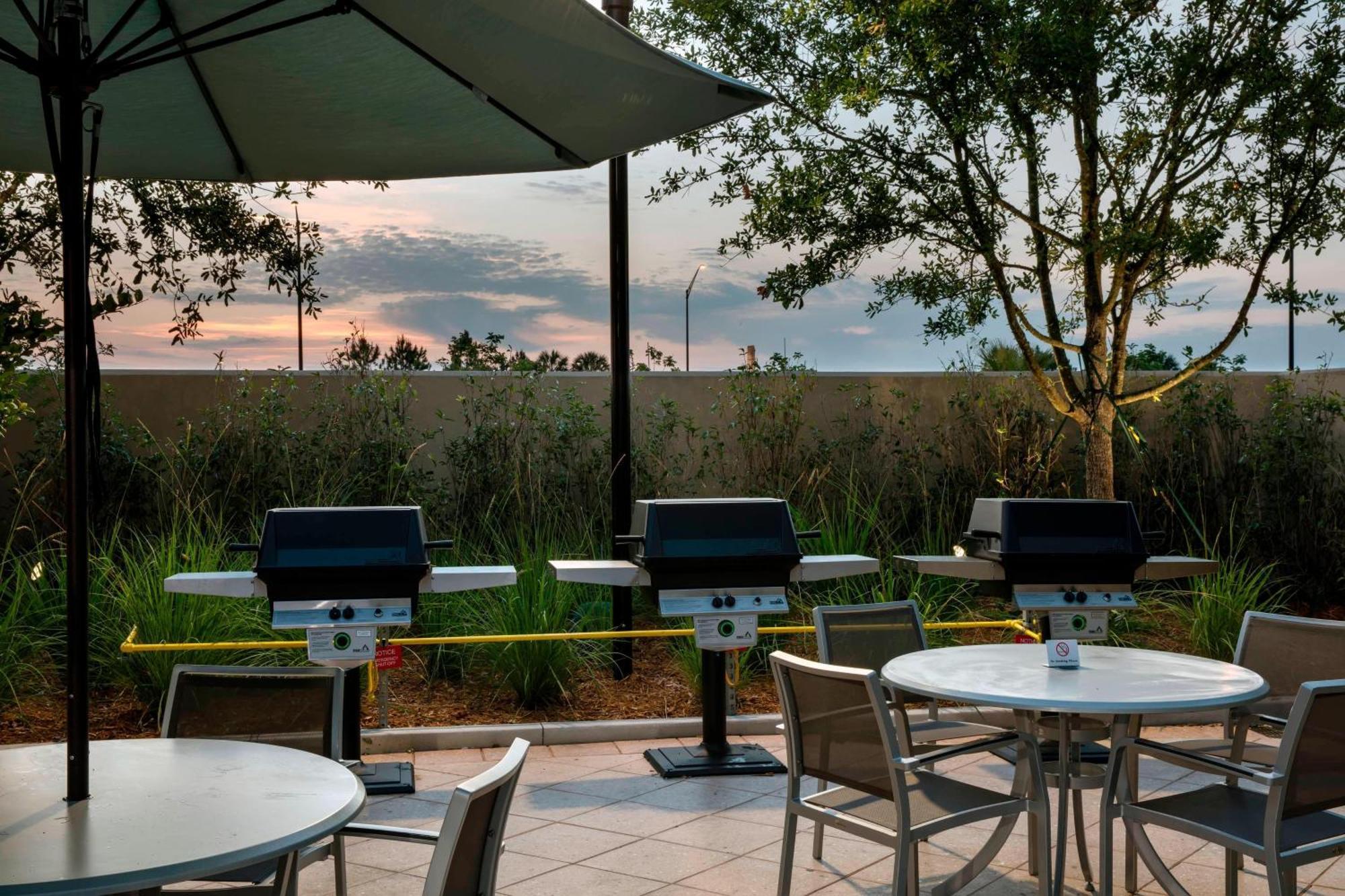 Springhill Suites By Marriott Orlando At Flamingo Crossings Town Center-Western Entrance Four Corners Exterior photo